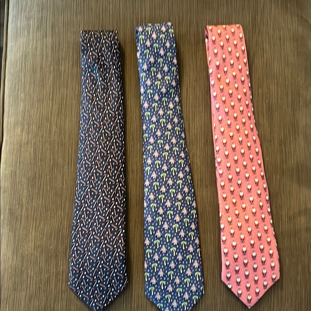 Christmas Ties by Vineyard Vines